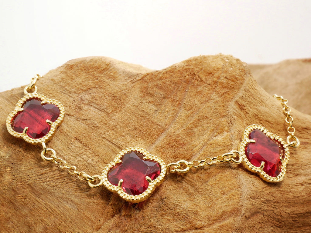 Clover with red quartz