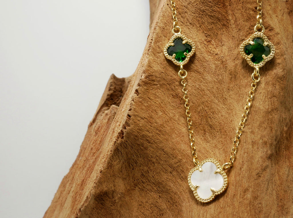 Clover | Necklace with Emerald quartz and Mother of Pearl