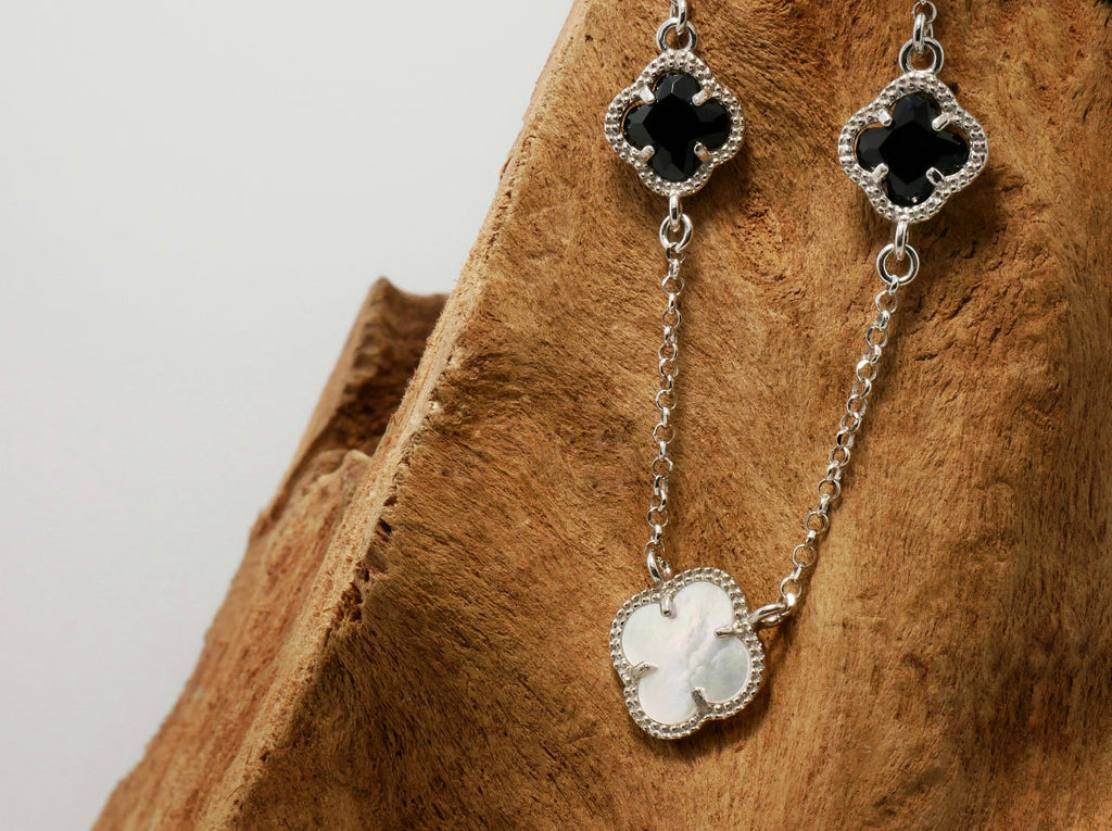 Clover | Necklace with Black Quartz and Mother of Pearl