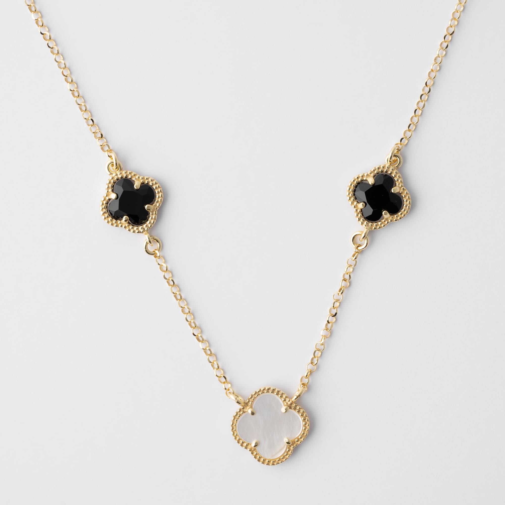 Clover | Necklace with Black Quartz and Mother of Pearl