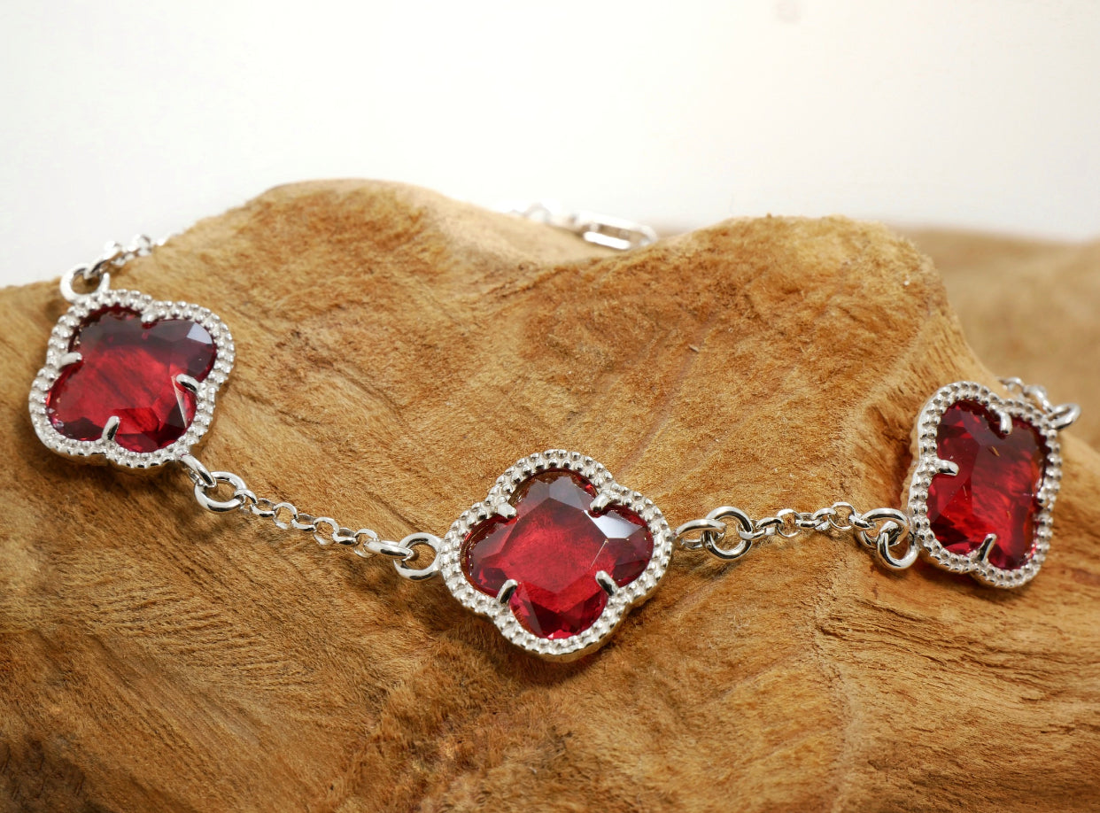 Clover with red quartz