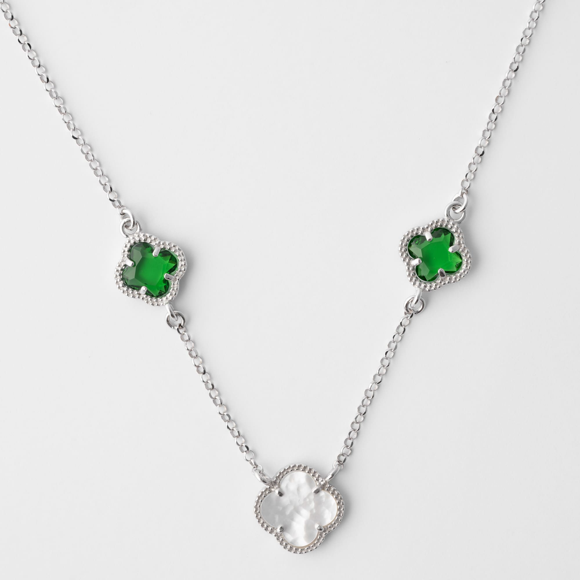 Clover | Necklace with Emerald quartz and Mother of Pearl