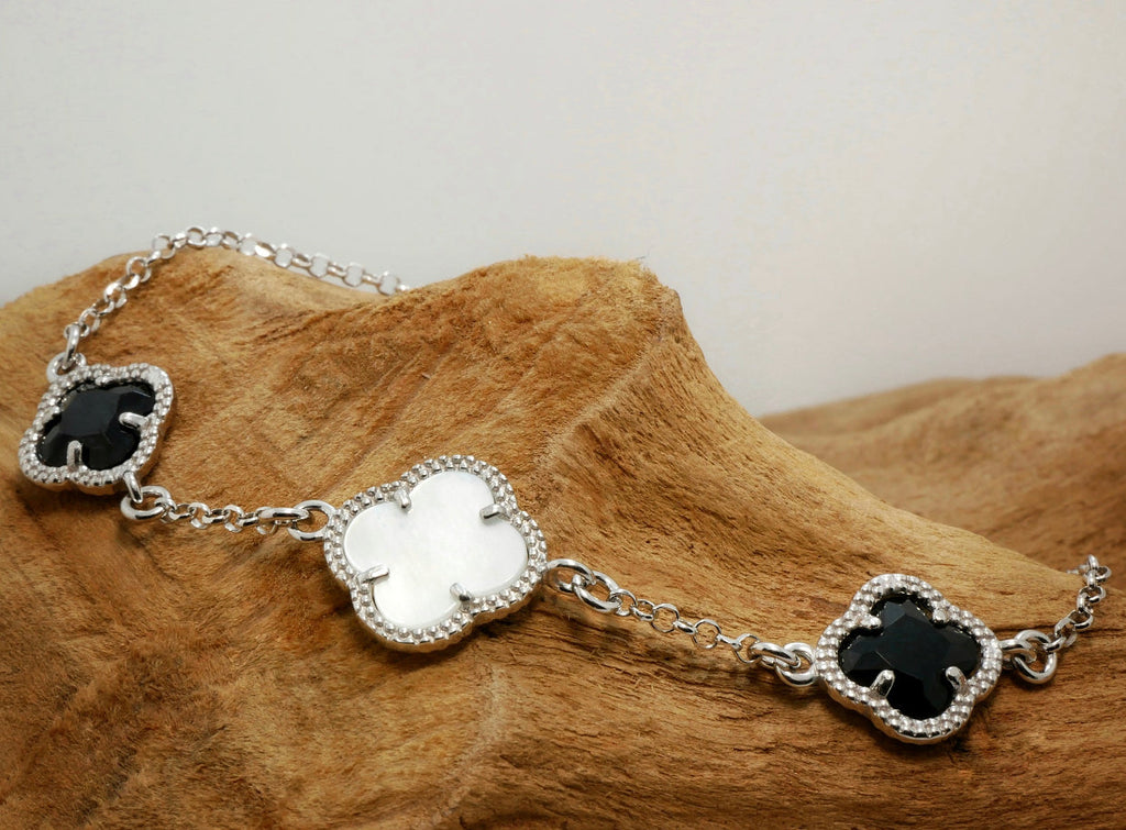 Clover | Bracelet with Black Quartz and Mother of Pearl