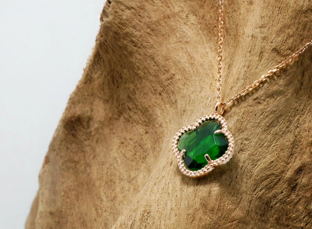 Clover | Necklace with Emerald Quartz