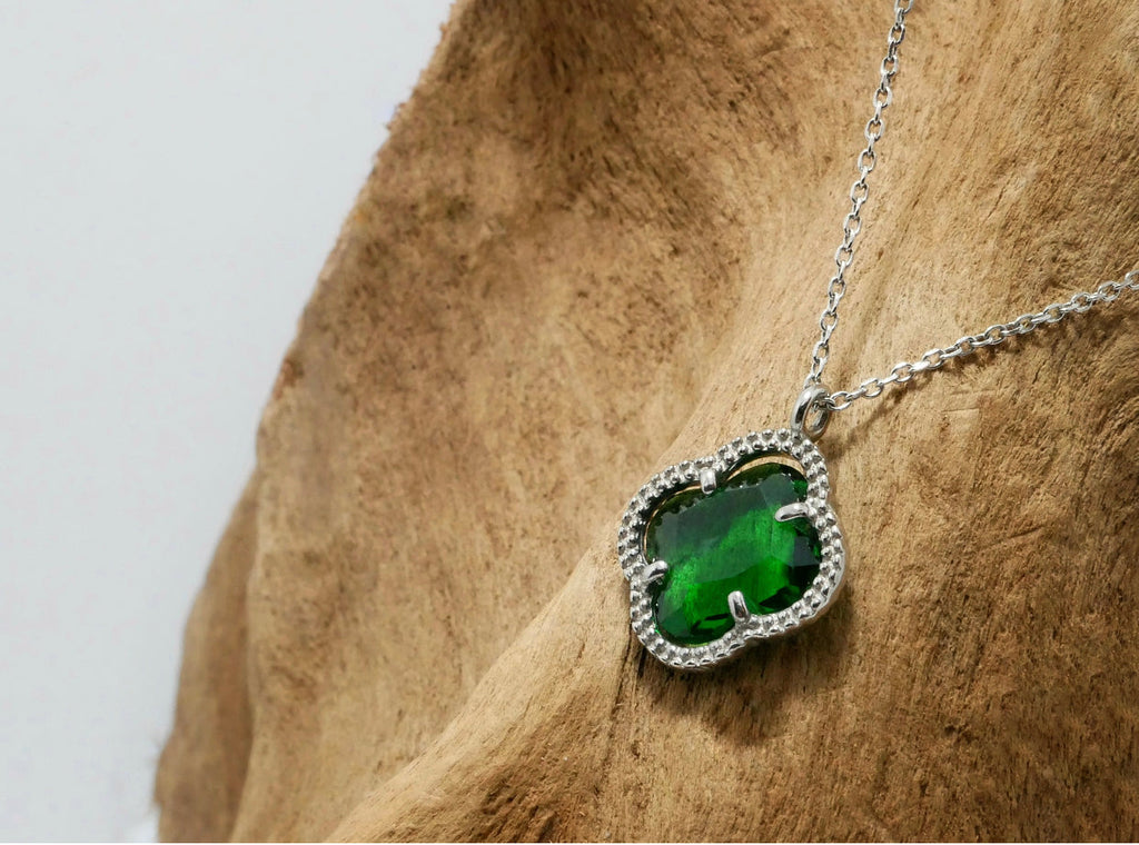 Clover | Necklace with Emerald Quartz