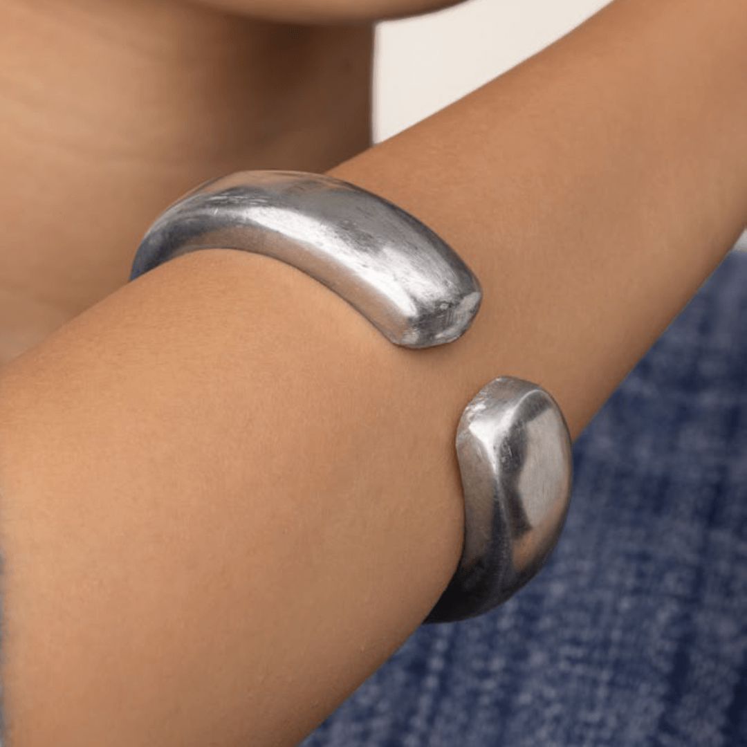 RIGID OPEN BRACELET