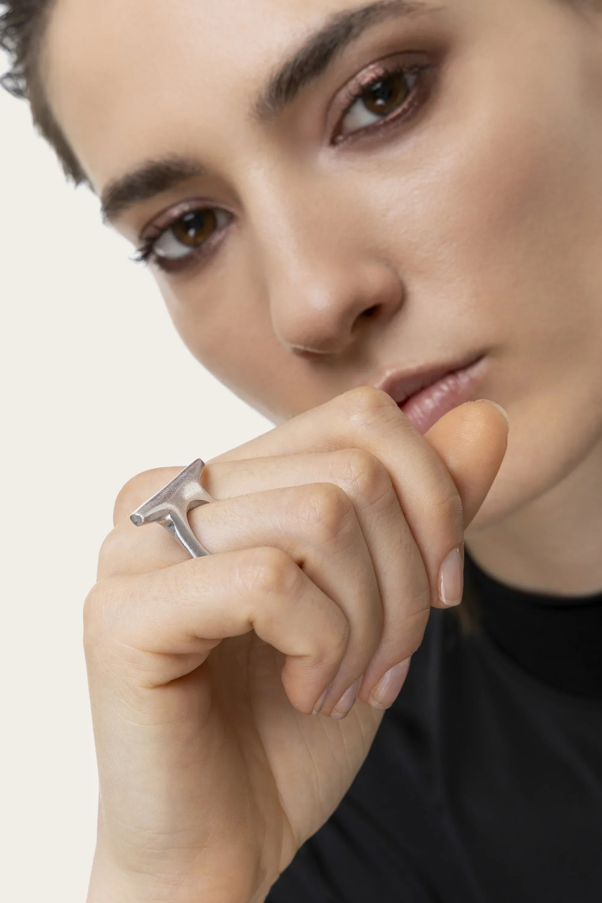 RING WITH 1 BAR