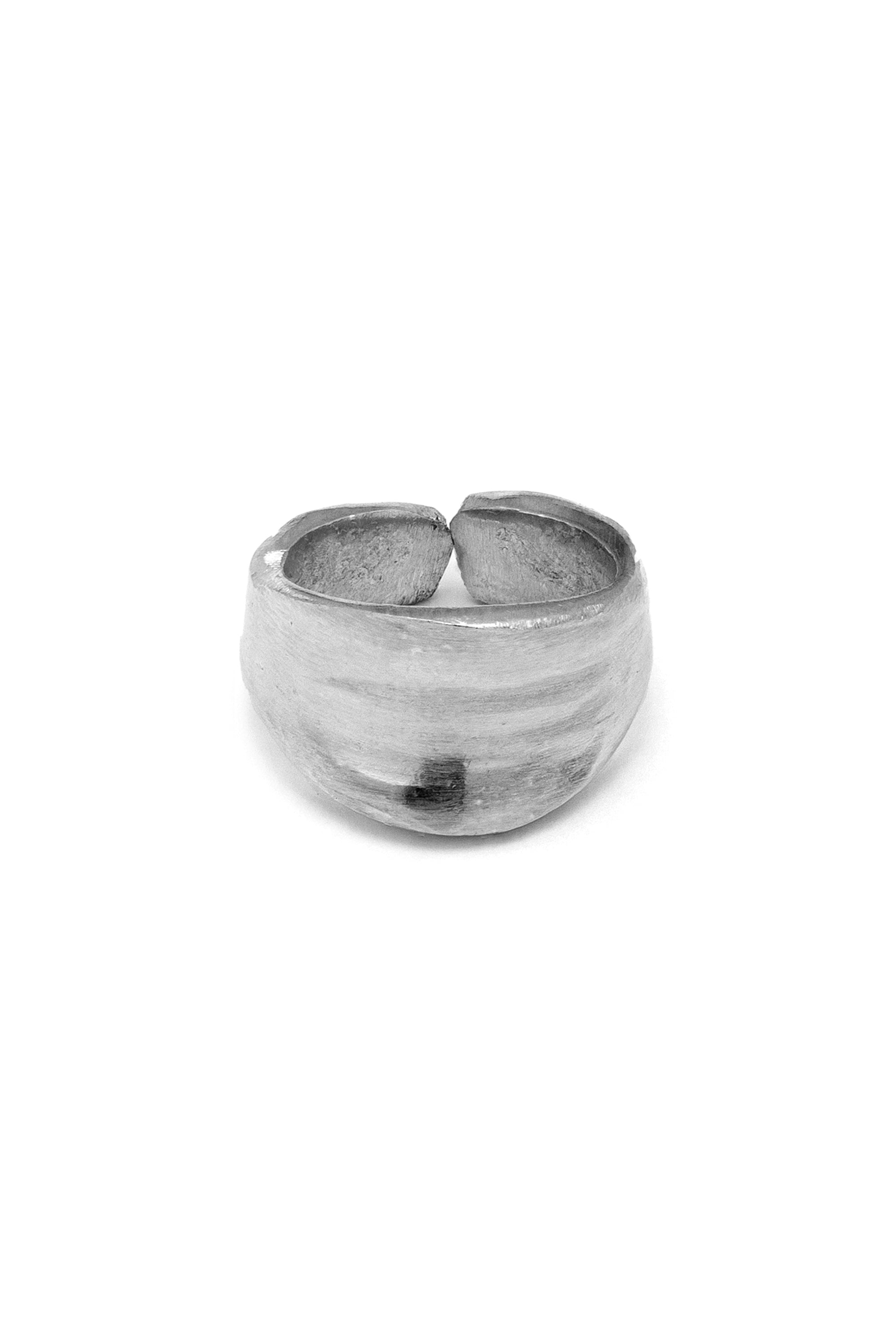 IRREGULAR BAND RING