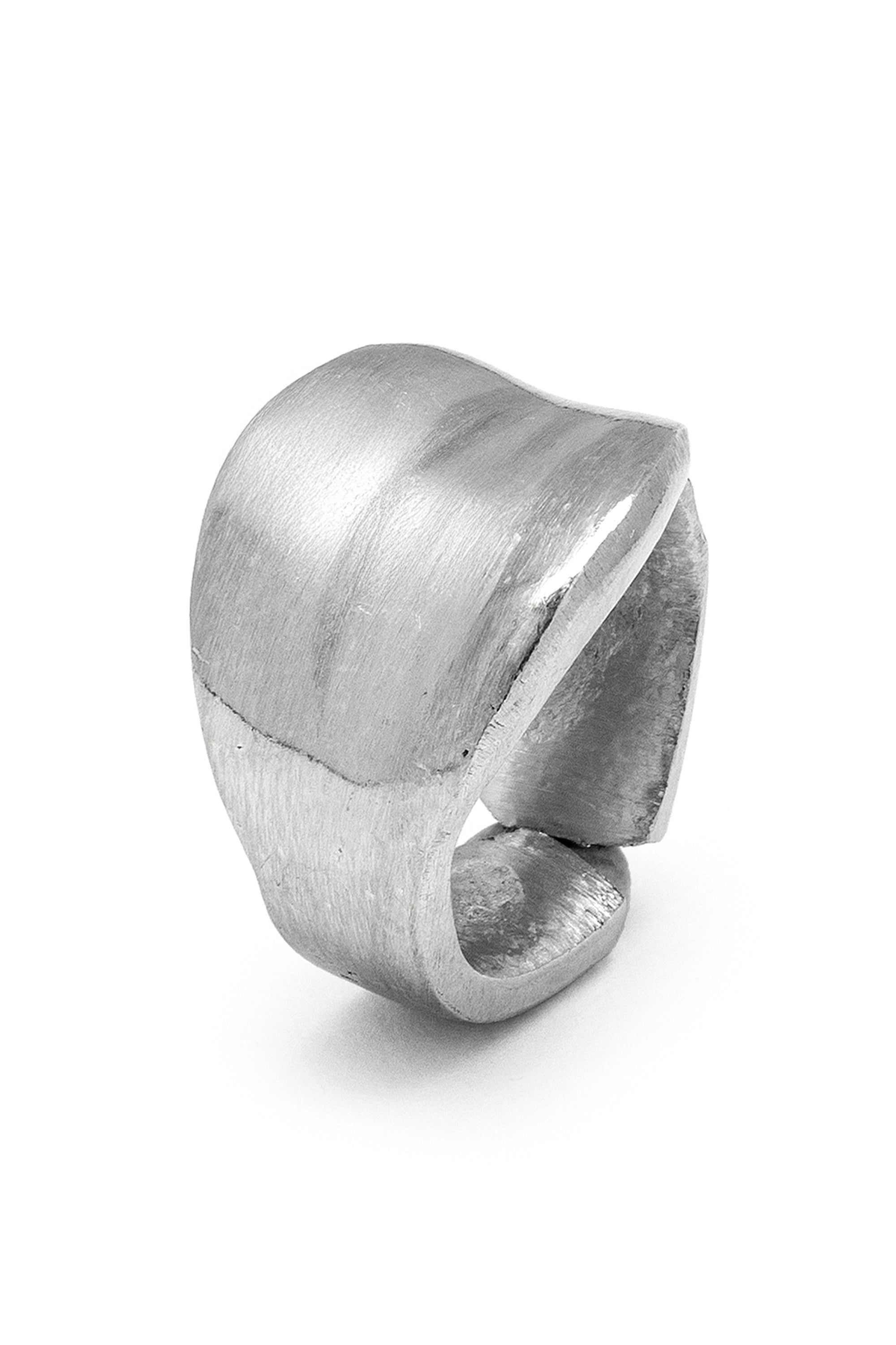 IRREGULAR BAND RING