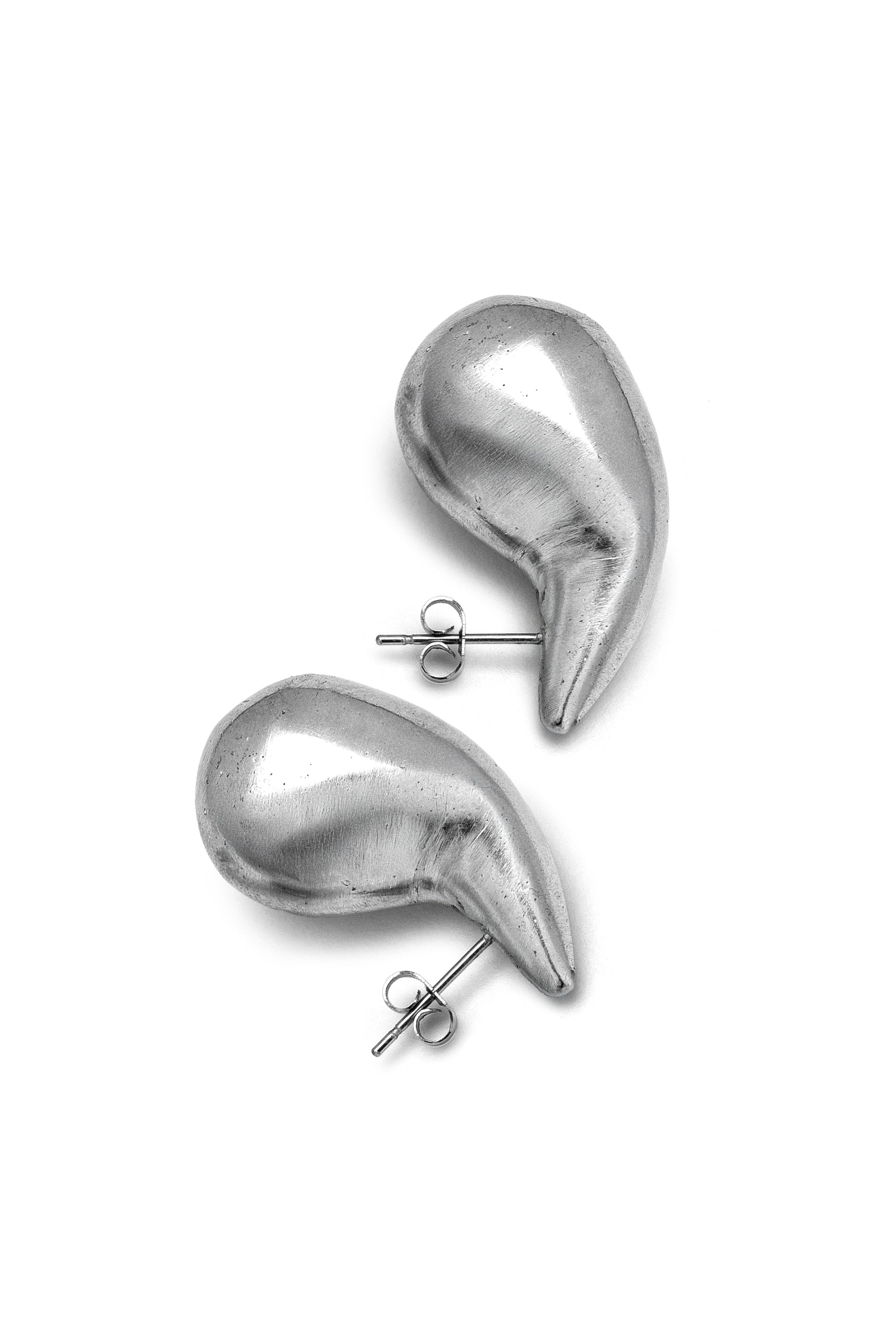 DROP EARRINGS