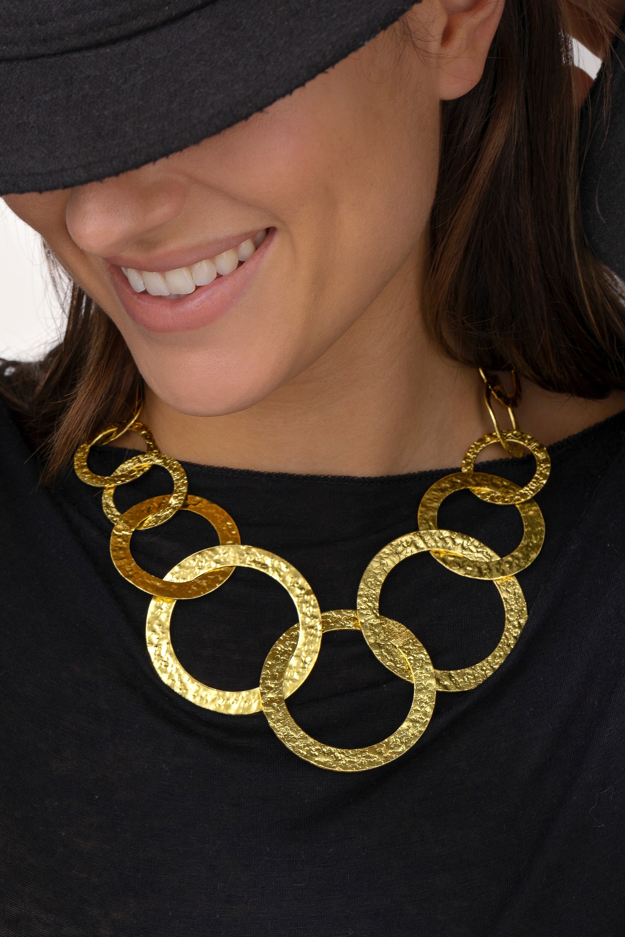 NECKLACE CIRCLES SILHOUETTE