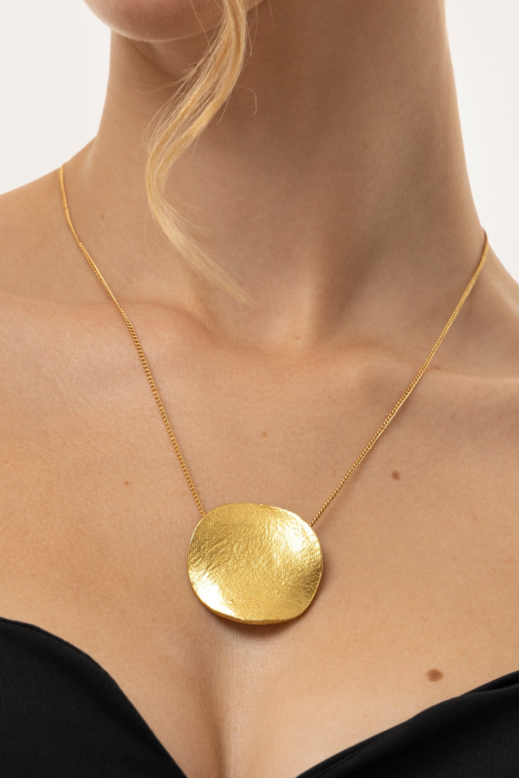 RAW ROUND PLATE PENDANT