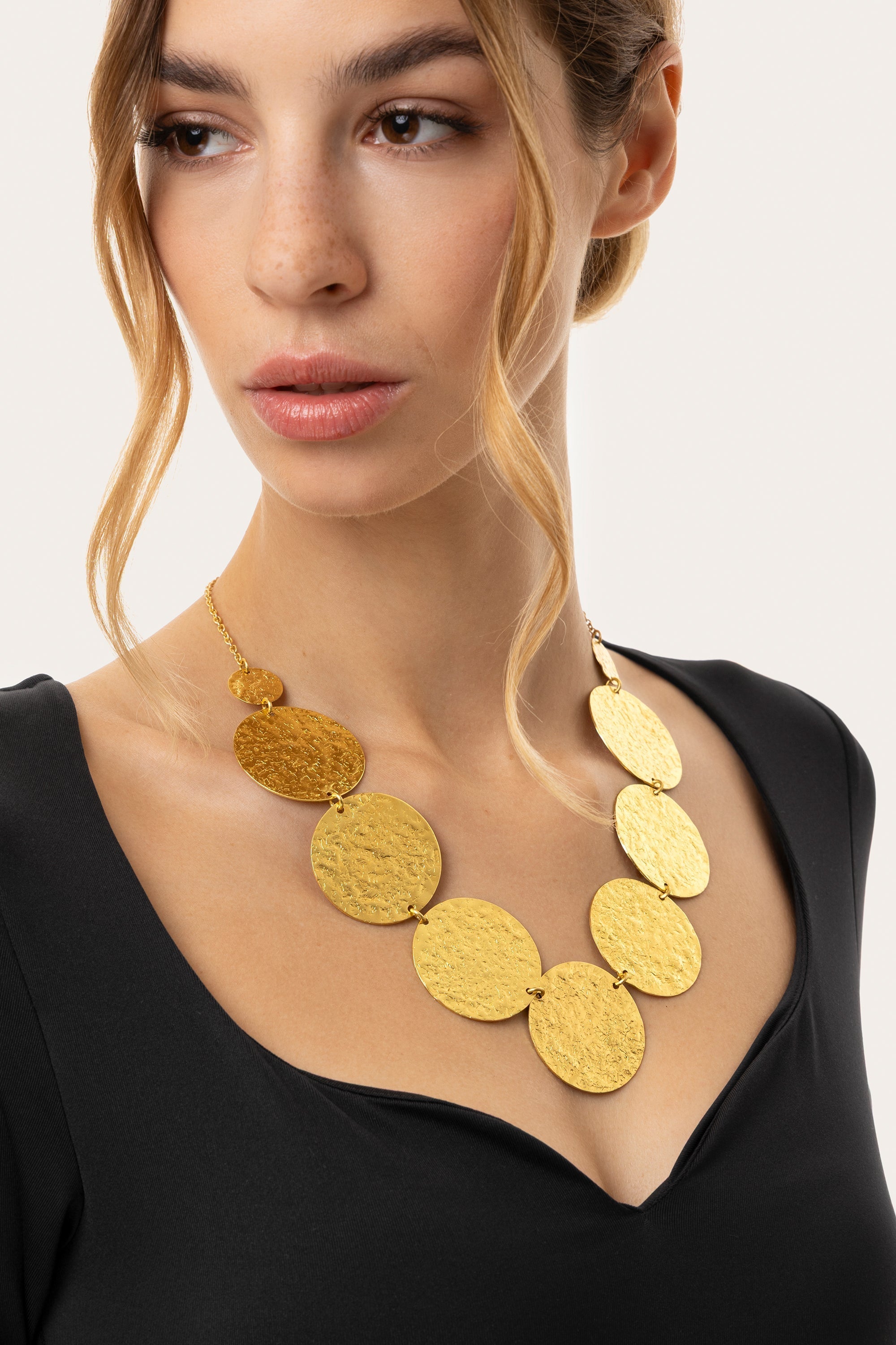 NECKLACE 7 CIRCLES PLATES