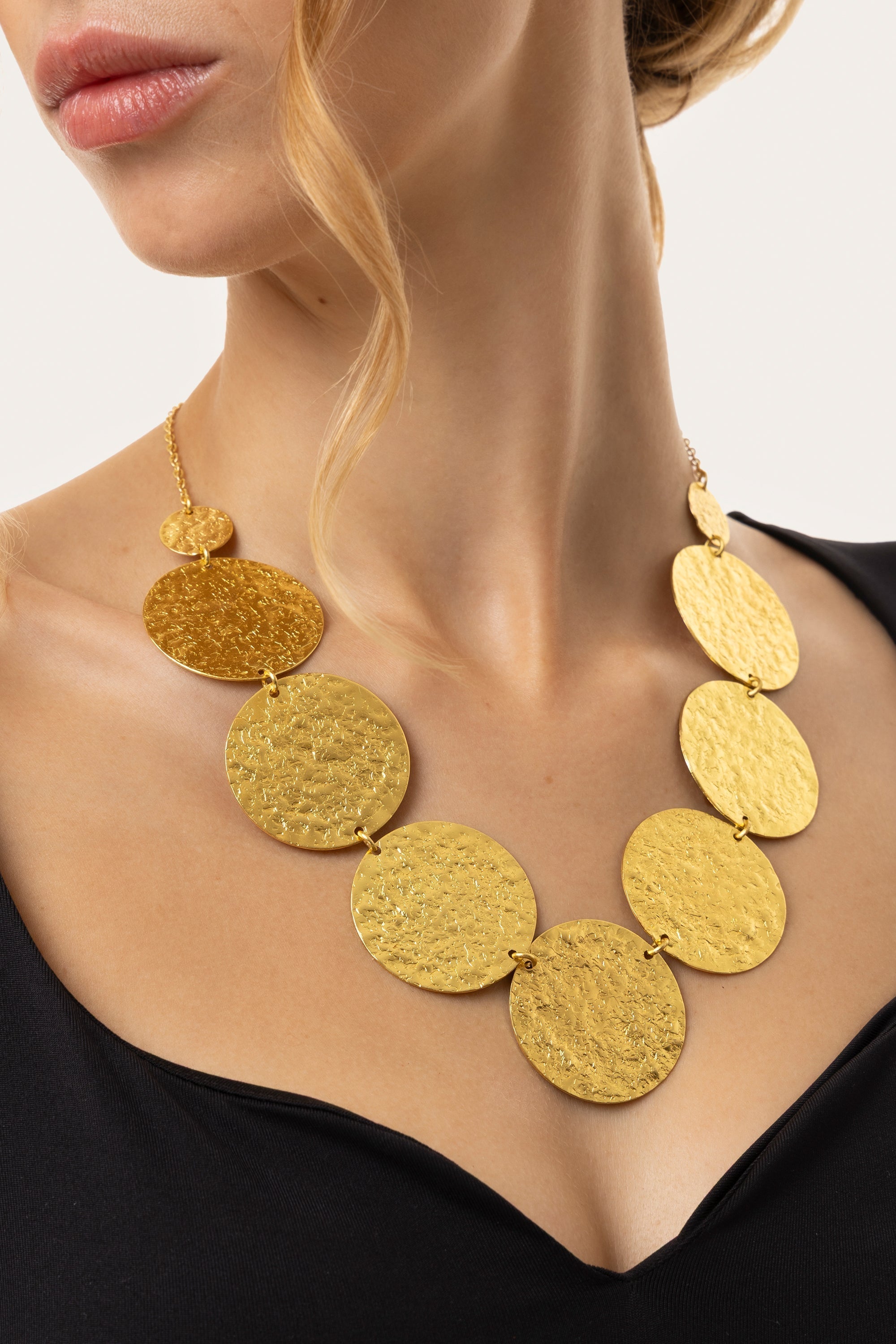 NECKLACE 7 CIRCLES PLATES