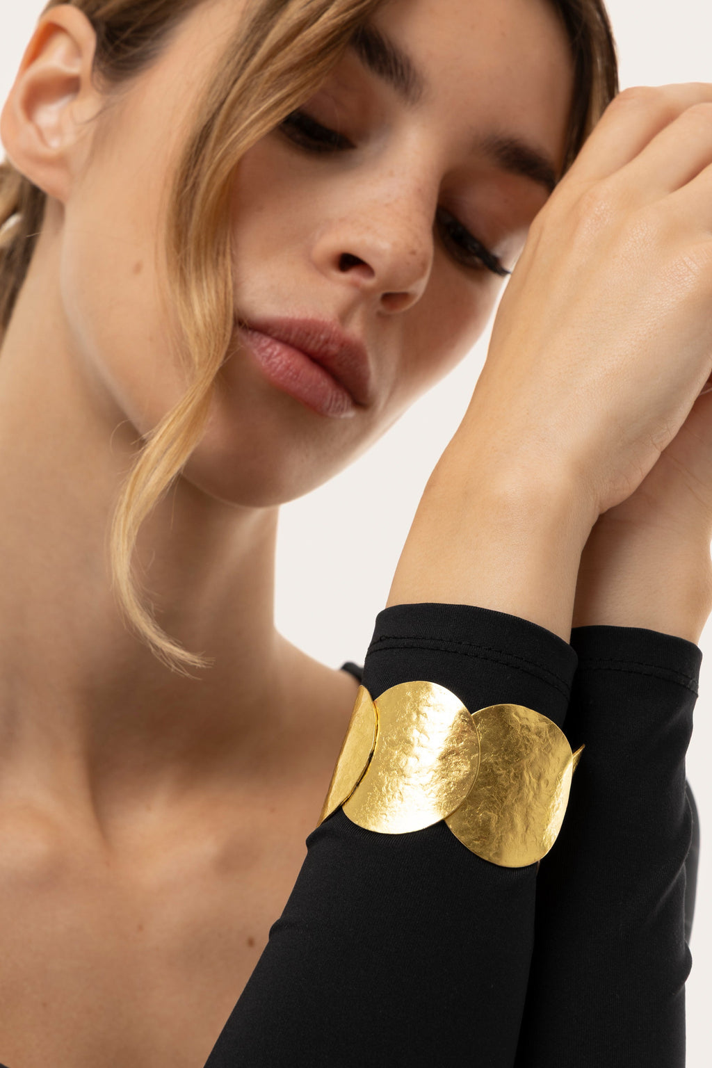 ROUND CUFF BRACELET