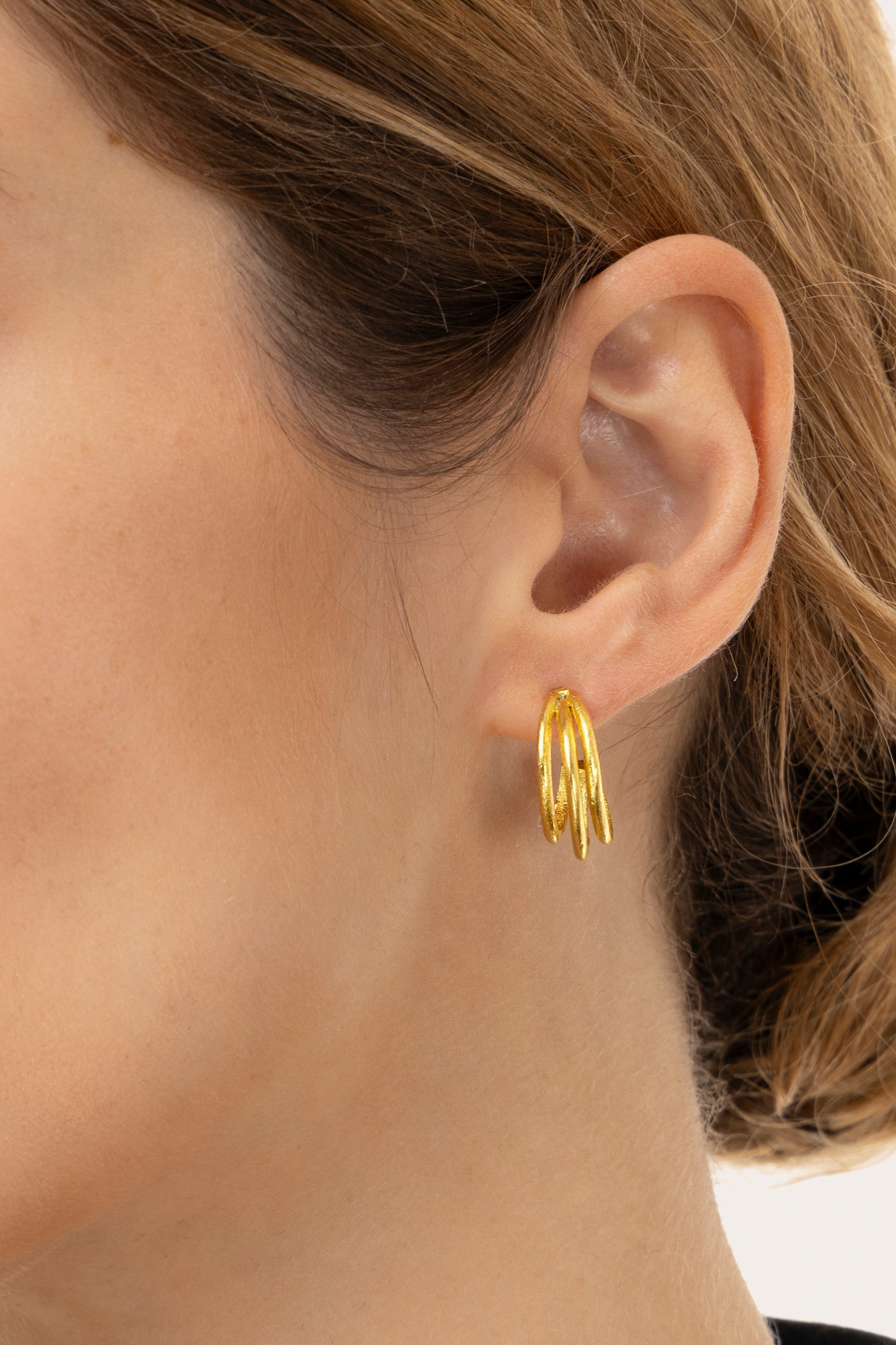 SEMICIRCLE EARRINGS INTERTWINED LINES