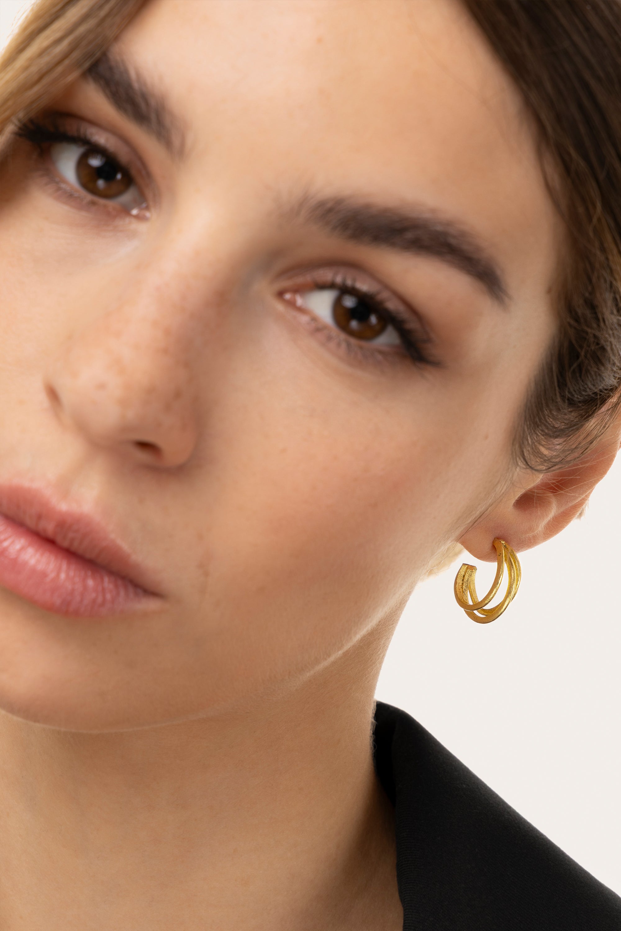 SEMICIRCLE EARRINGS INTERTWINED LINES