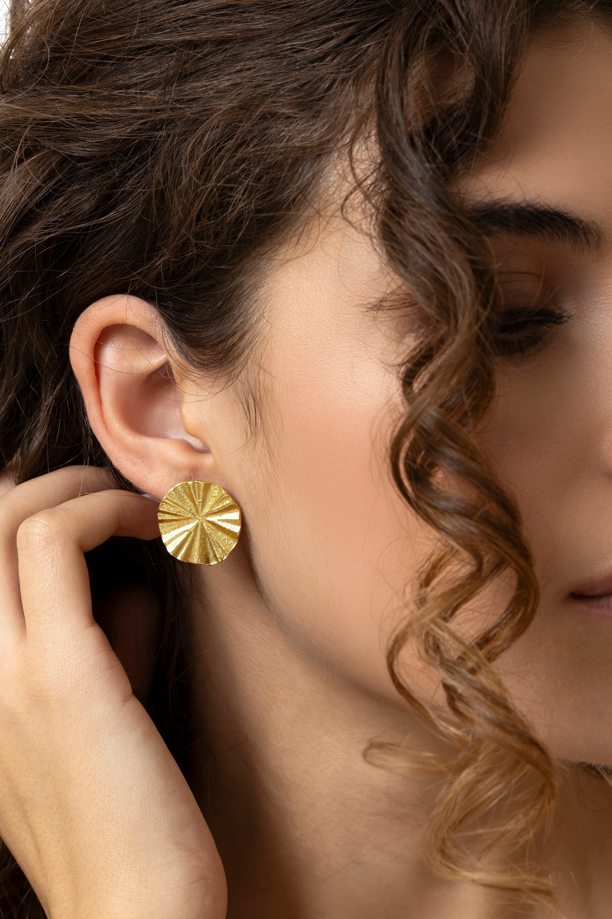 ROUND FAN EARRINGS