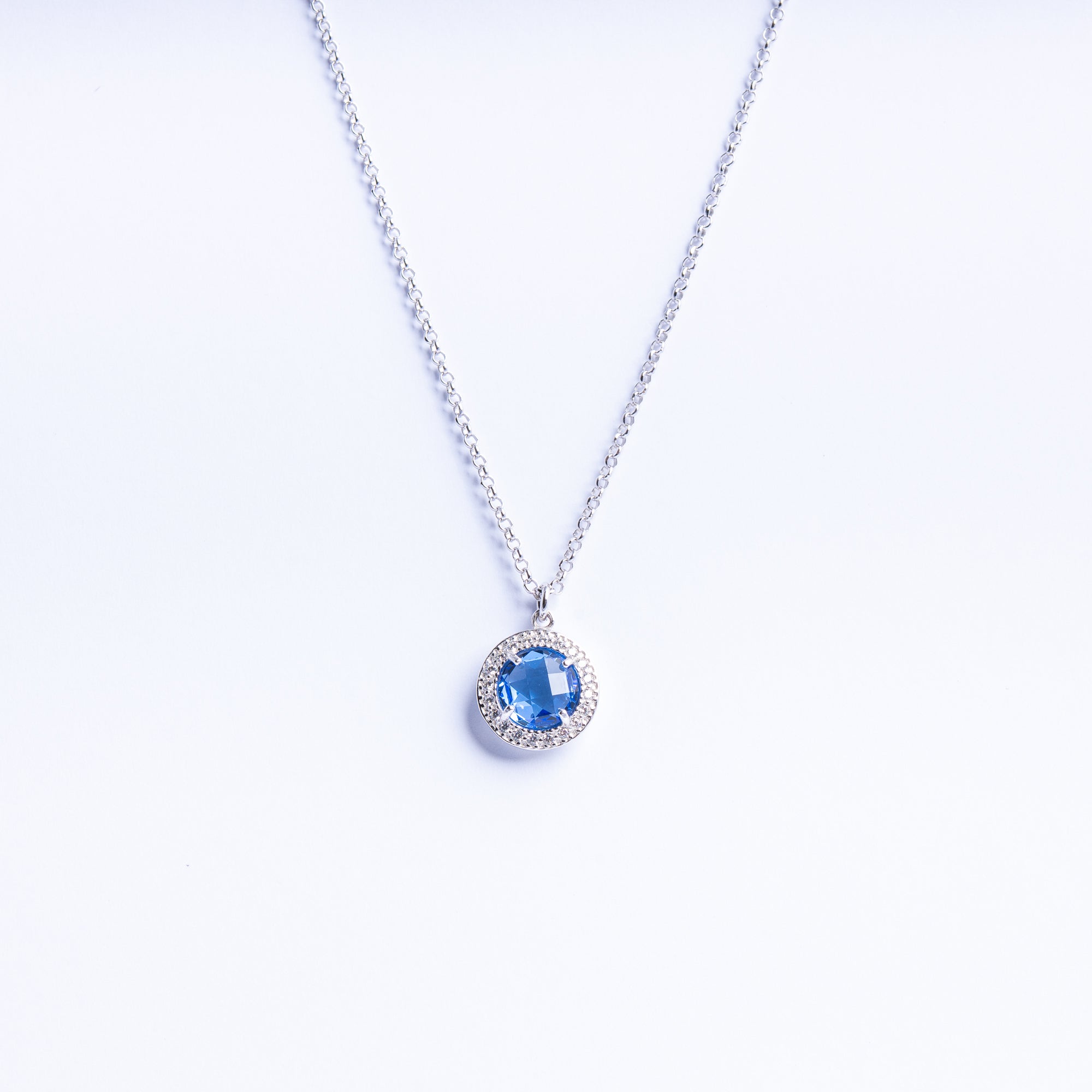 Necklace with Sapphire-Blue Quartz and Zircon Hal