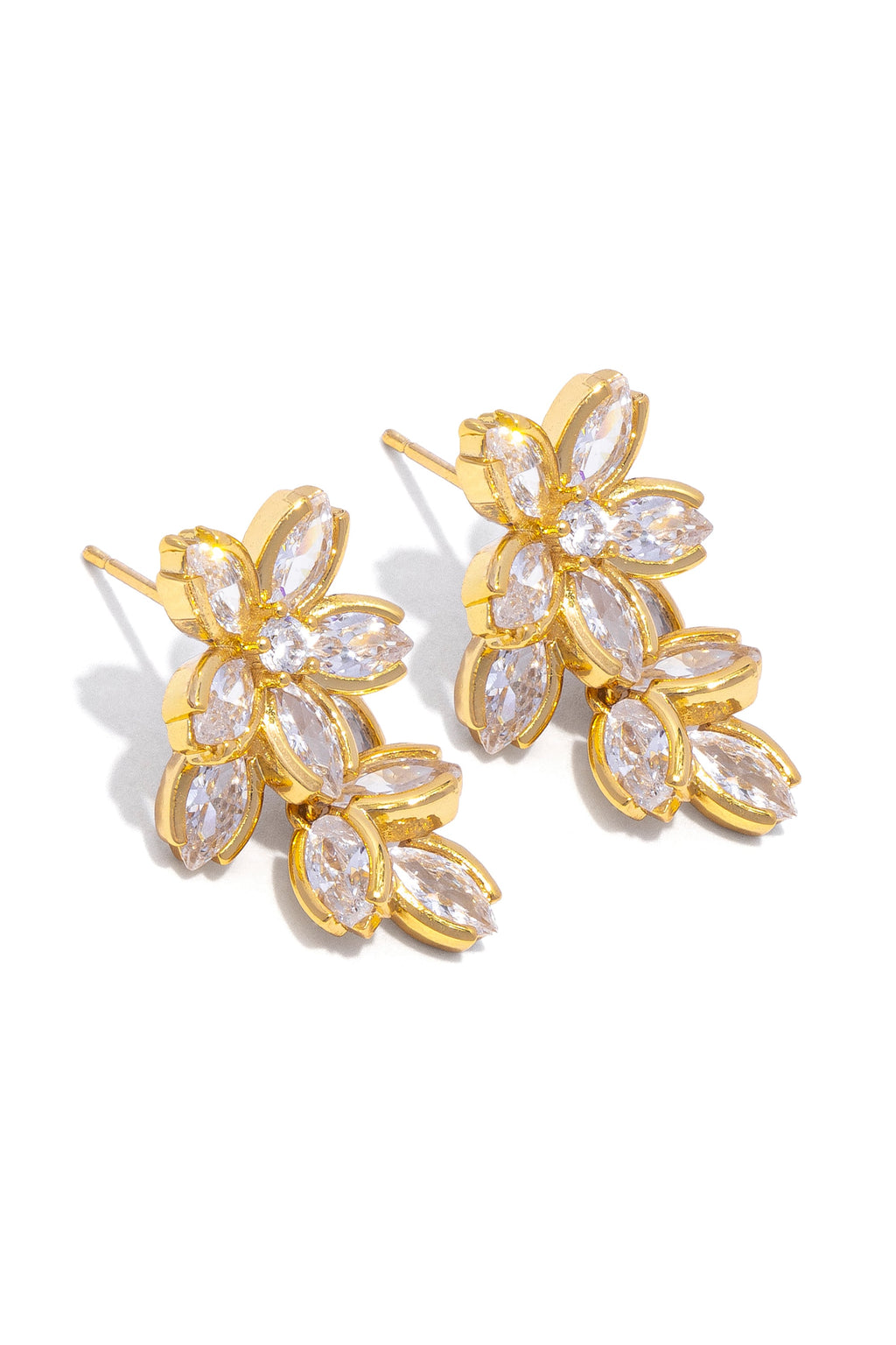 Vestopazzo Flower Earrings With Zircons - Earrings in Kuwait | أقراط بتصميم زهرة مرصعة بأحجار الزركون البراقة - Saya