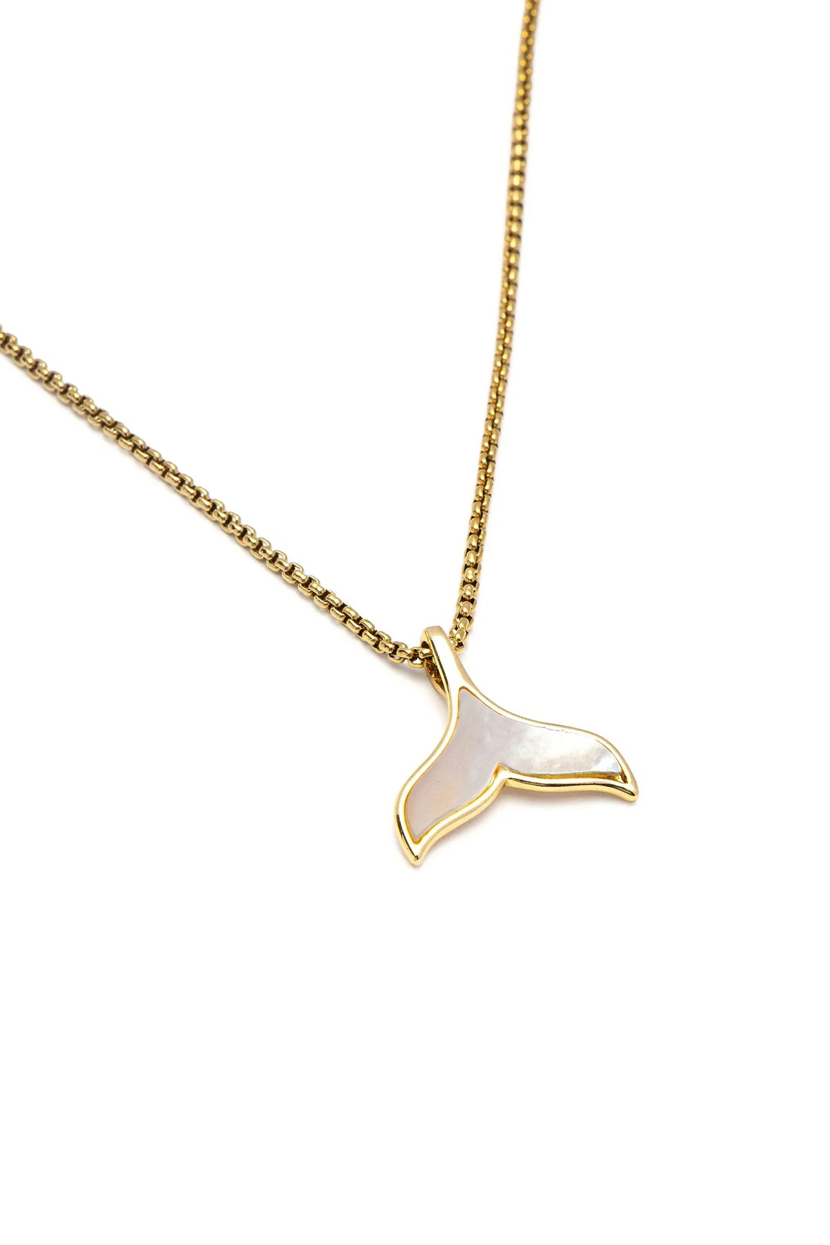 WHALE TAIL NECKLACE