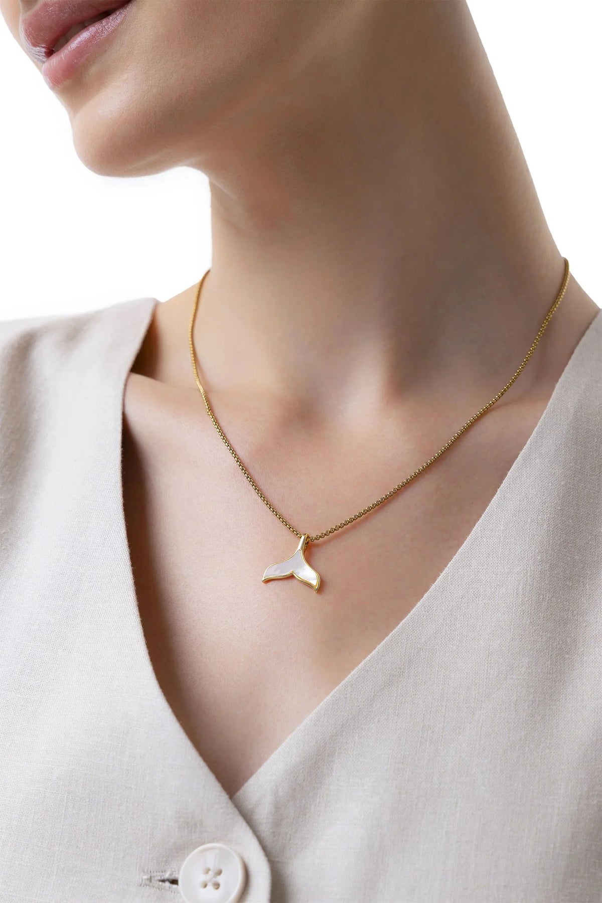 WHALE TAIL NECKLACE