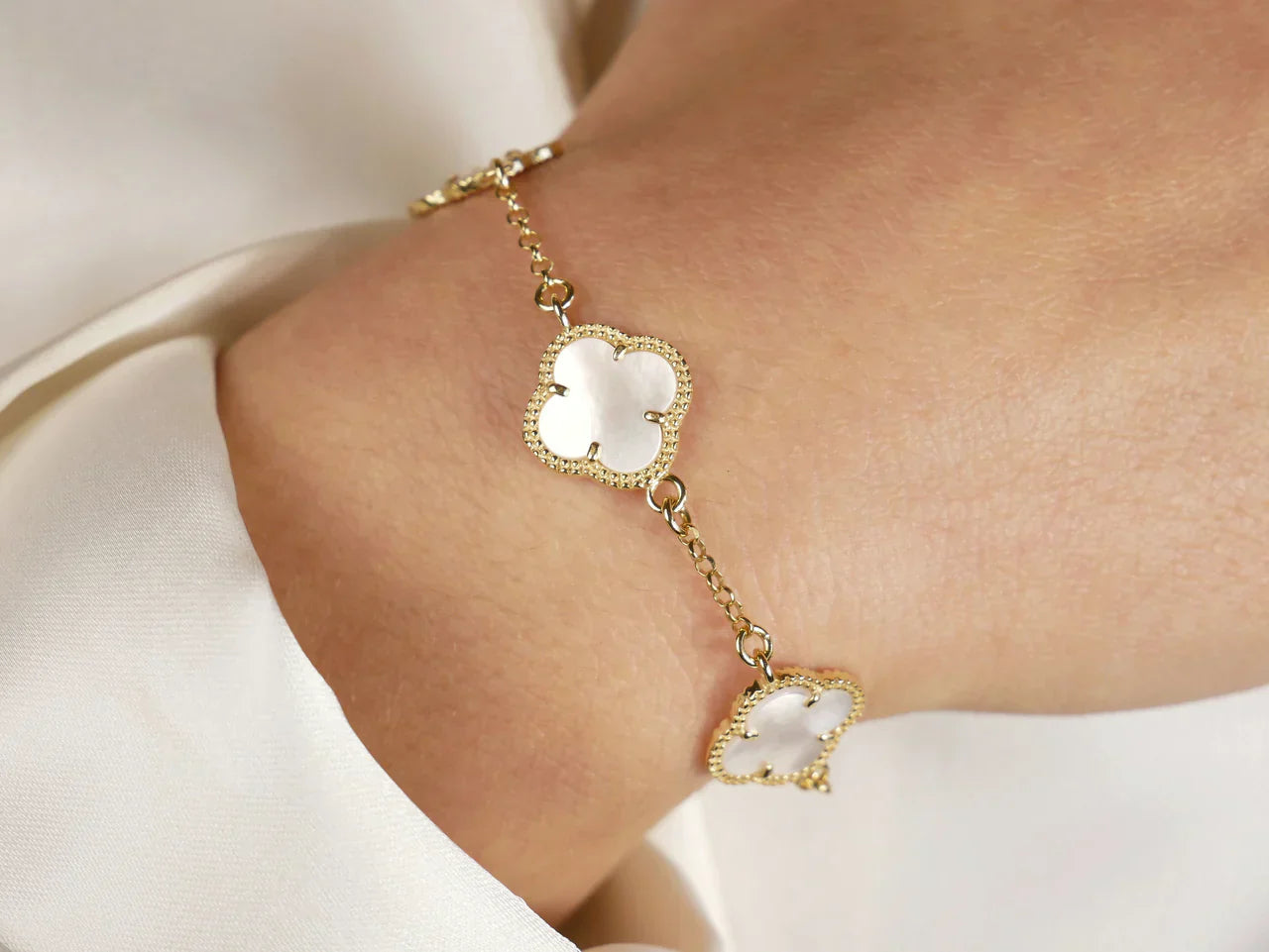 CLOVER | BRACELET WITH MOTHER OF PEARL