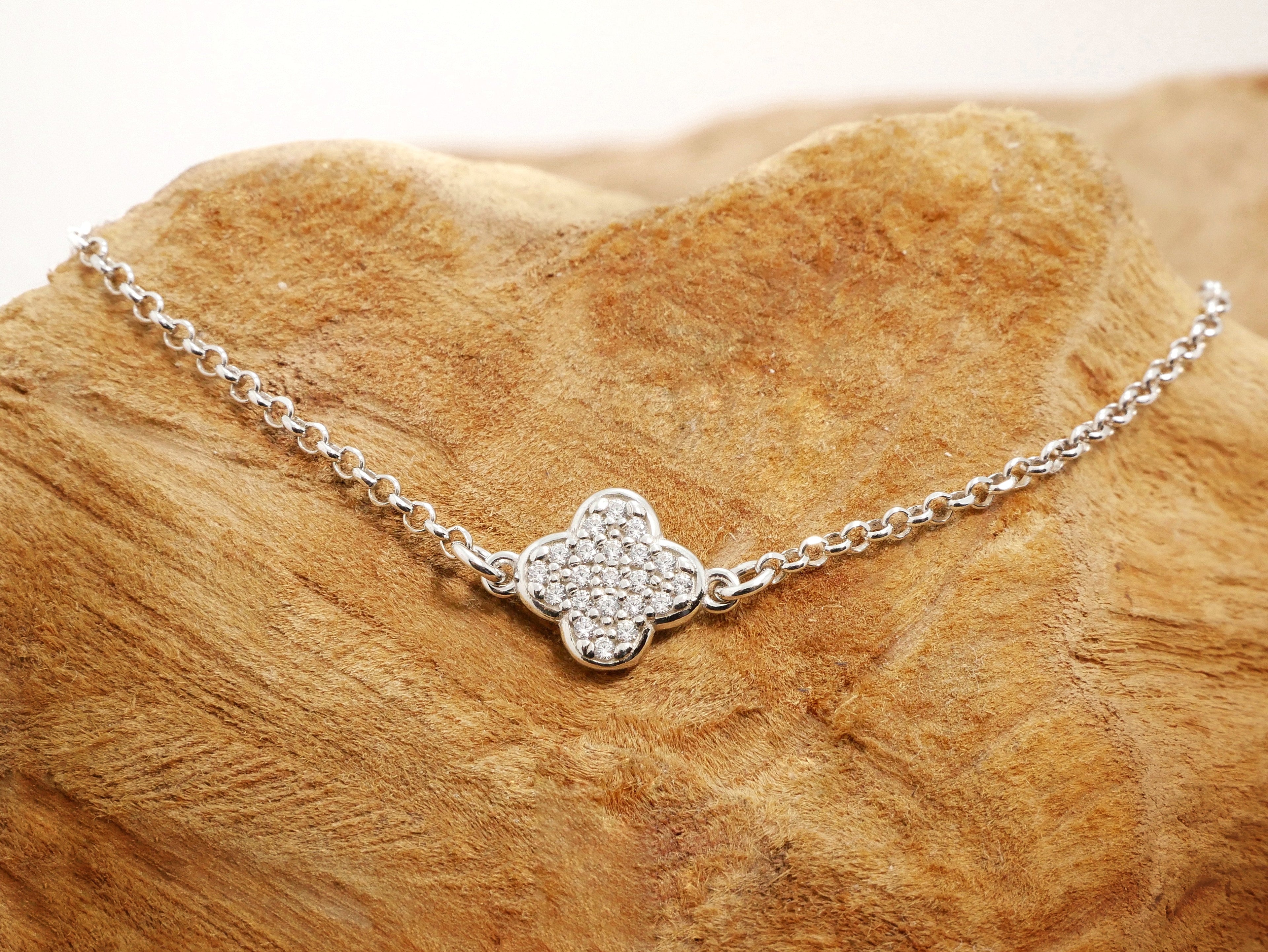 Diamond bracelet clover