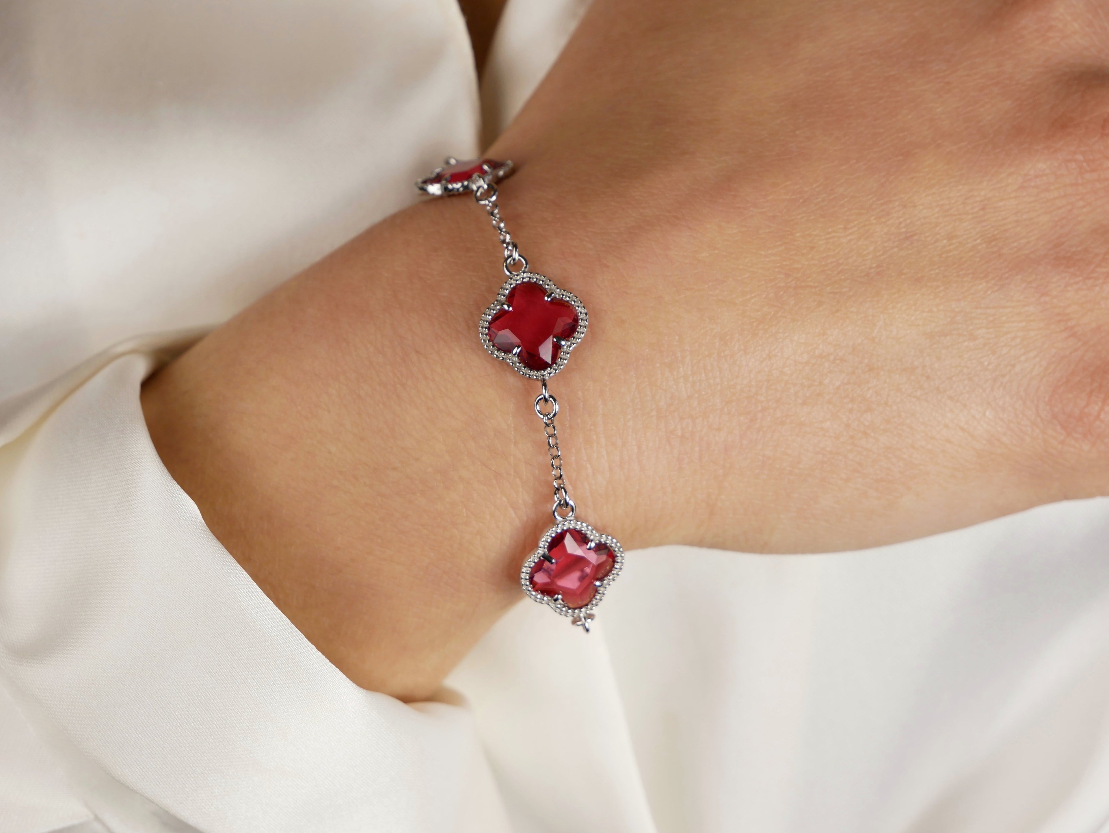 Clover with red quartz