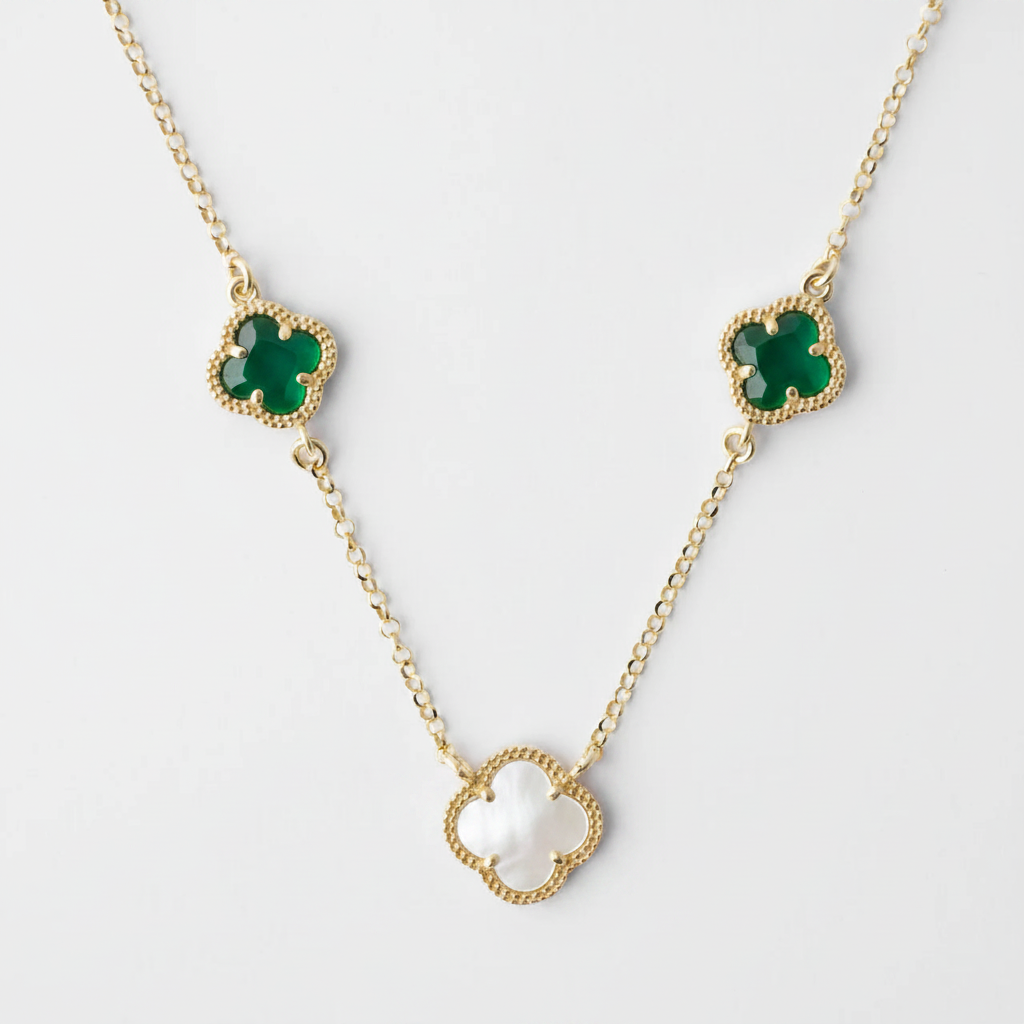 CLOVER | NECKLACE WITH BLACK QUARTZ AND MOTHER OF PEARL
