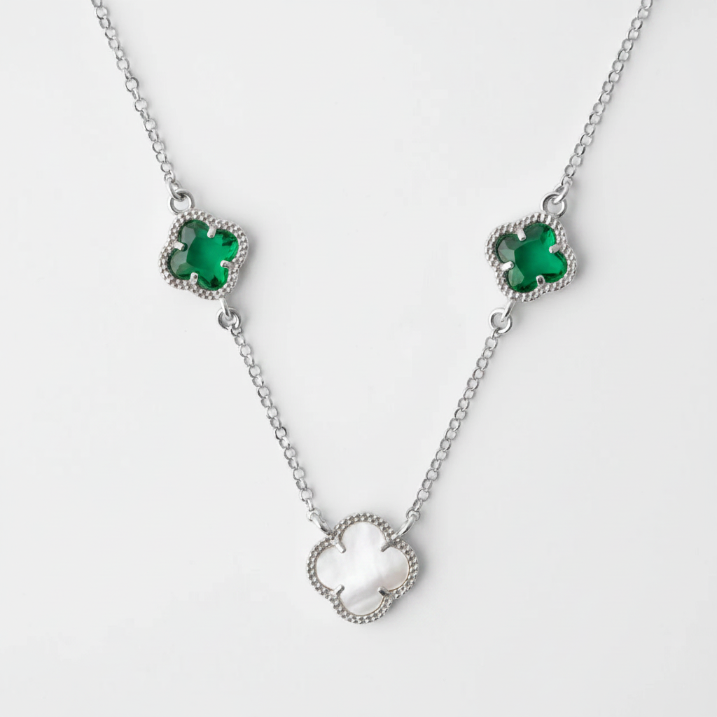 CLOVER | NECKLACE WITH EMERALD QUARTZ AND MOTHER OF PEARL