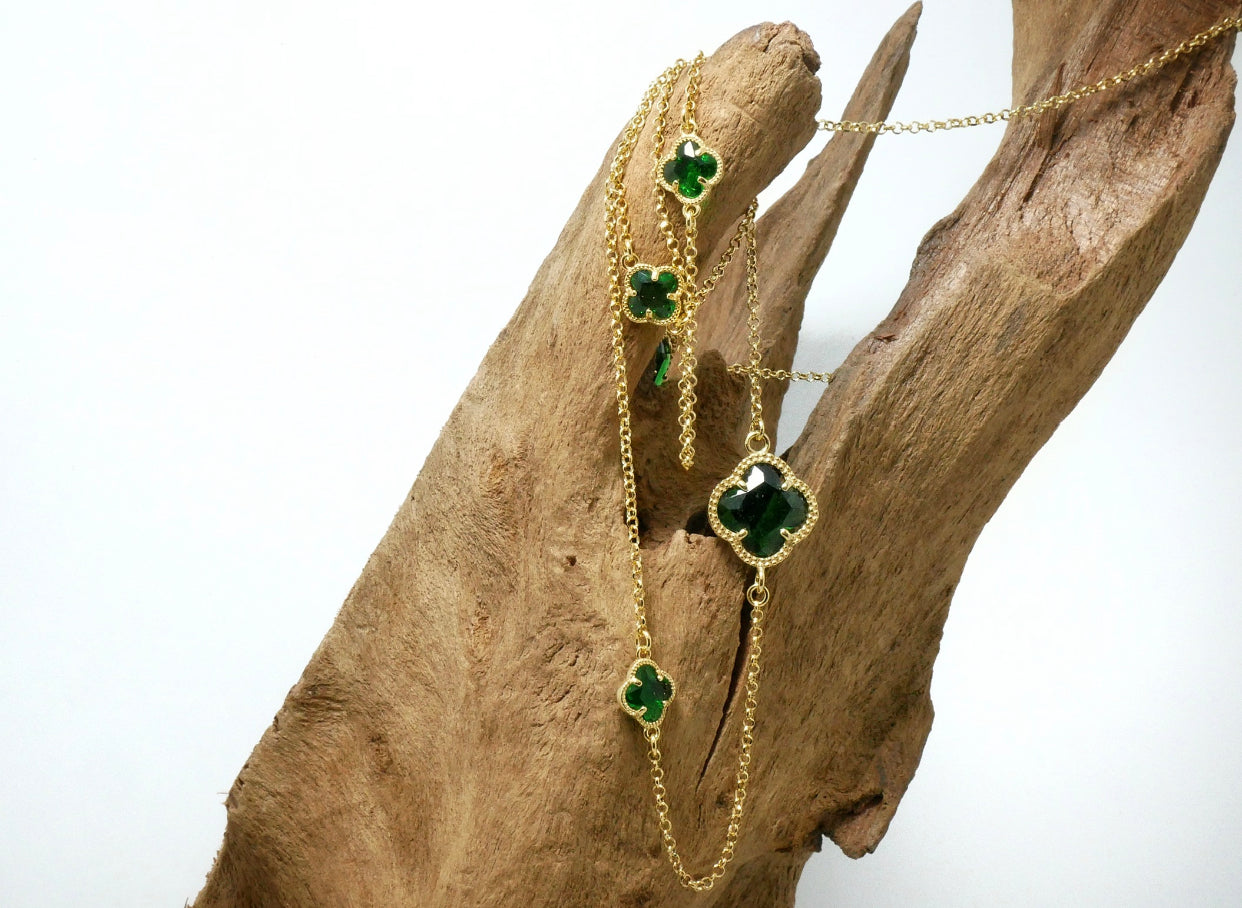 Clover long necklace with emerald quartz