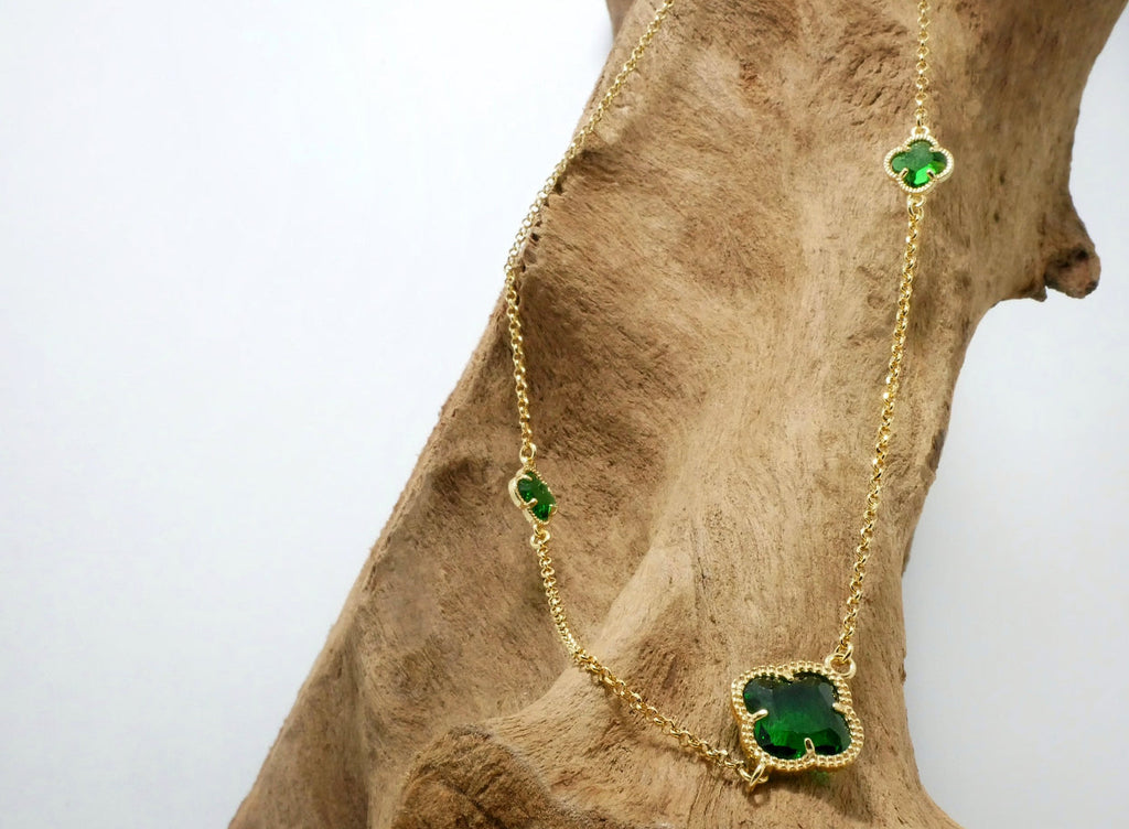 Clover long necklace with emerald quartz