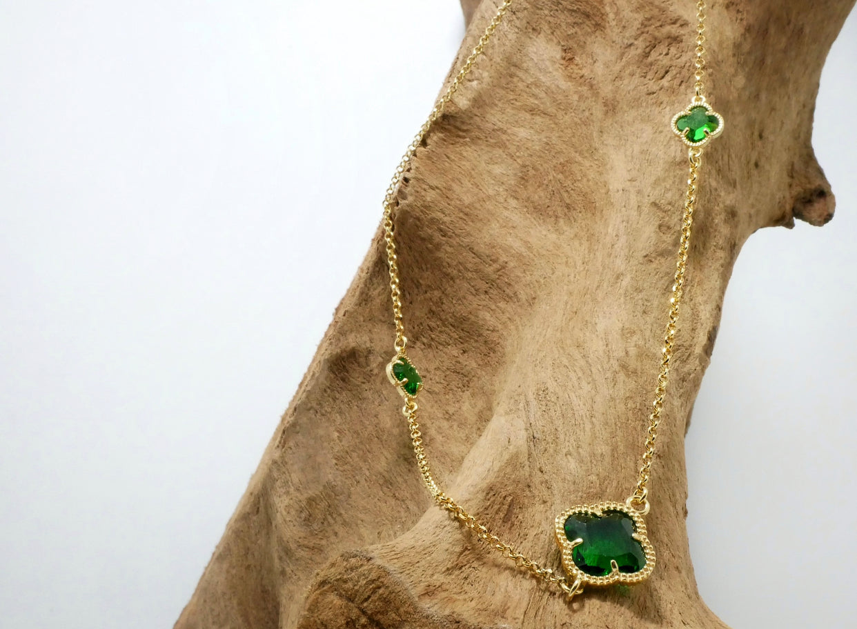 Clover long necklace with emerald quartz