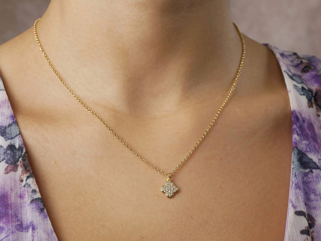 Diamond necklace clover