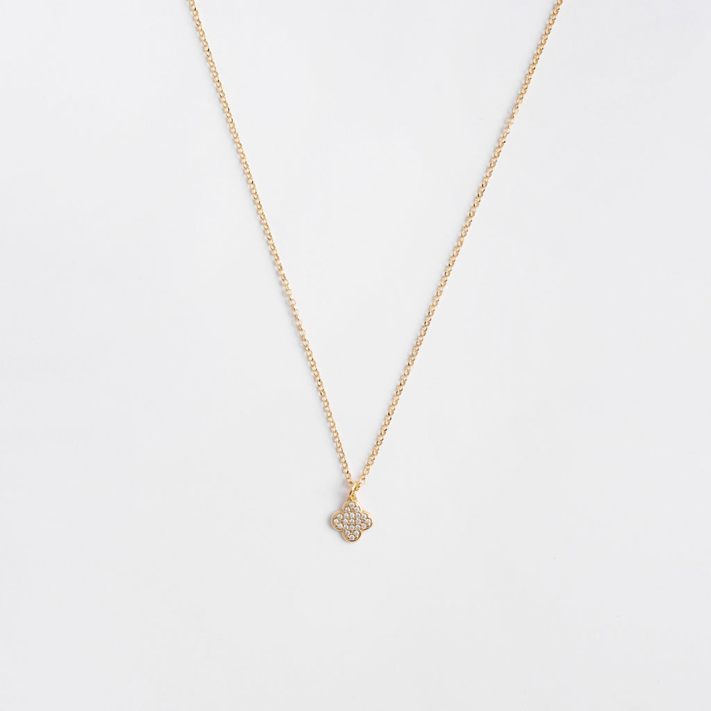 Diamond necklace clover