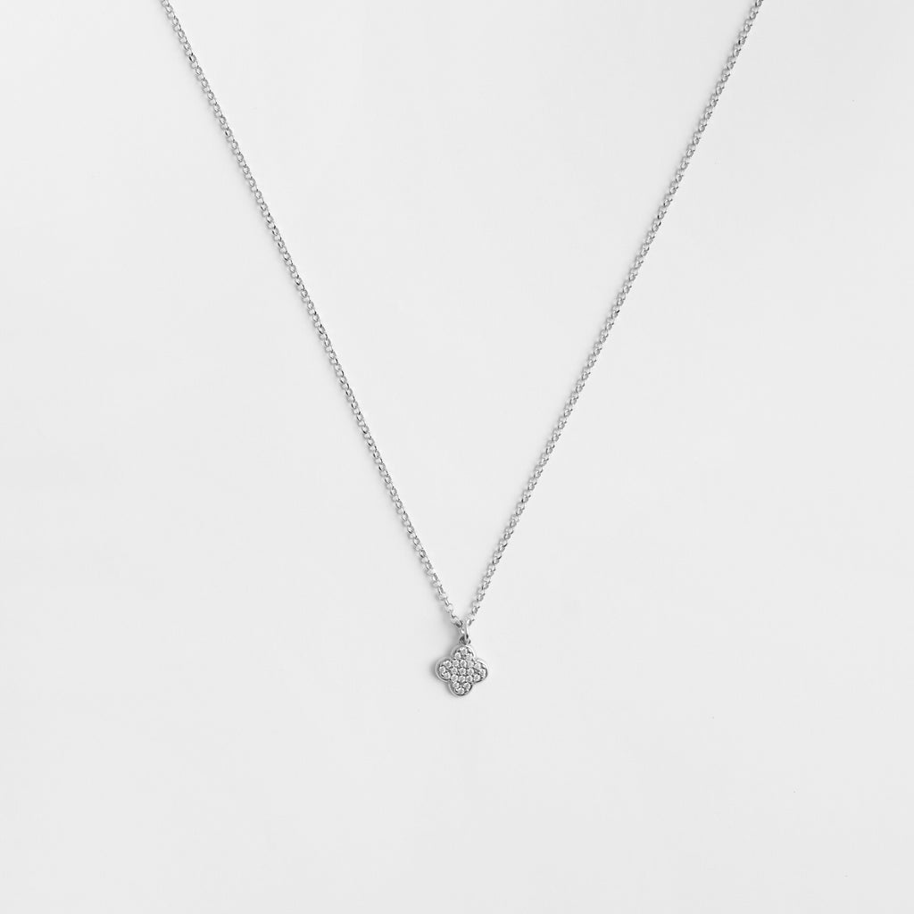 Diamond necklace clover
