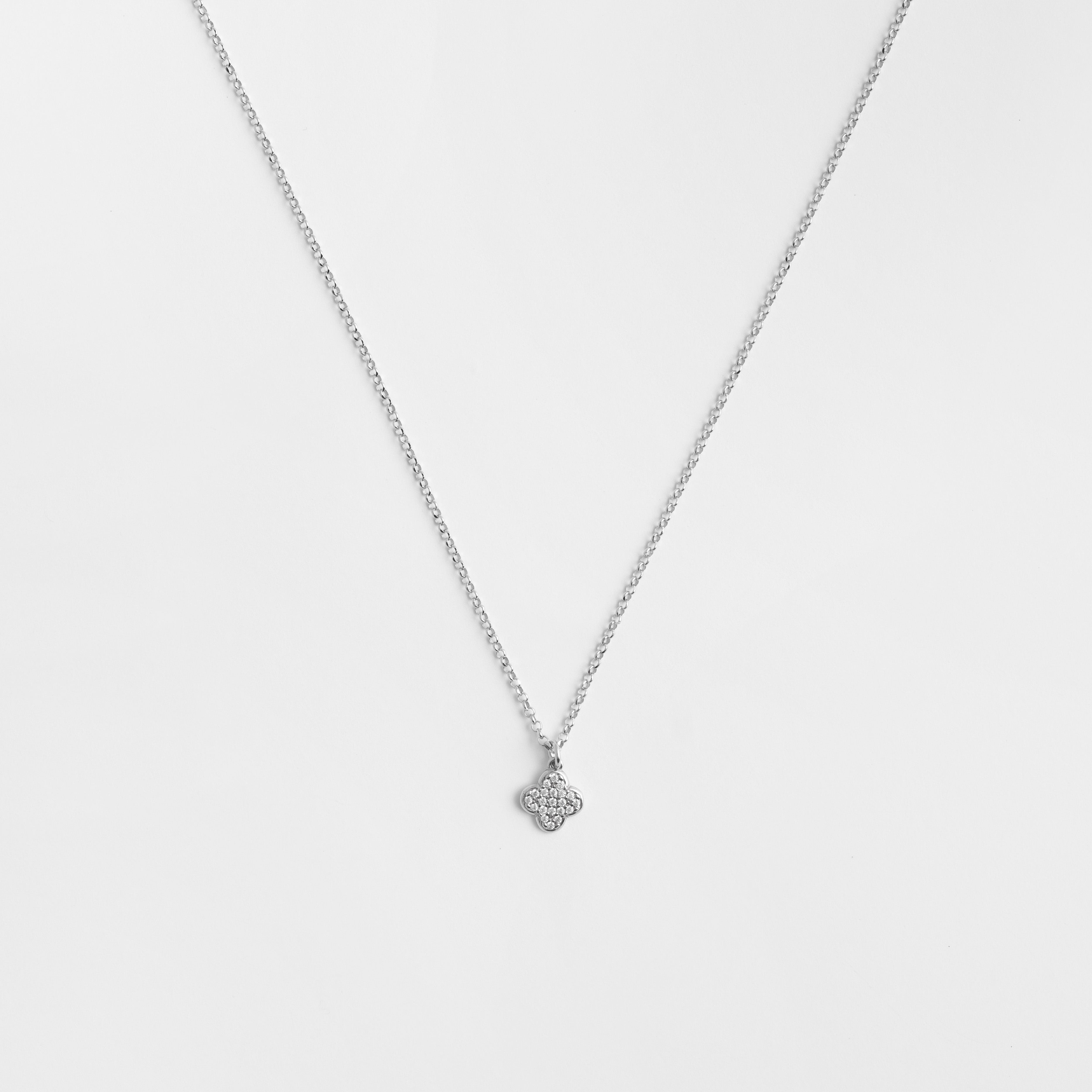 Diamond necklace clover