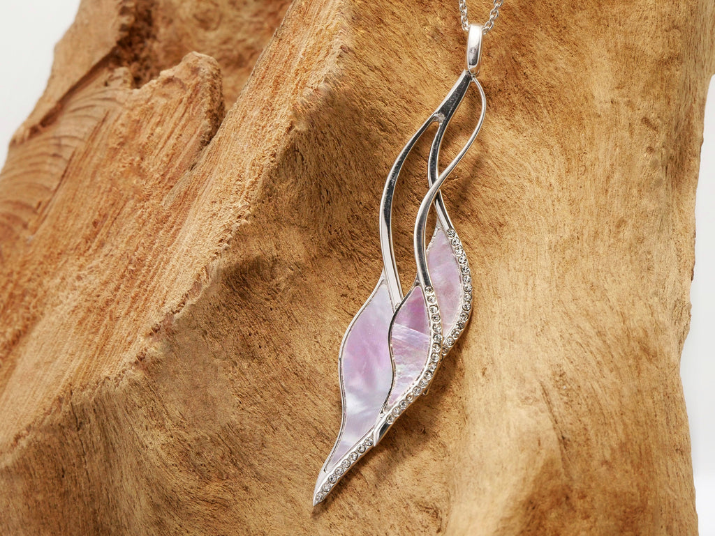 Mother of pearl  'Leaf' Necklace