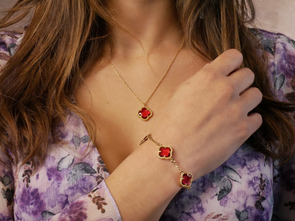 Clover with red quartz