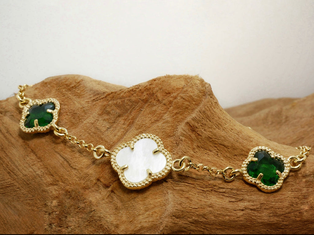 Clover | Bracelet with Emerald Quartz and Mother of Pearl